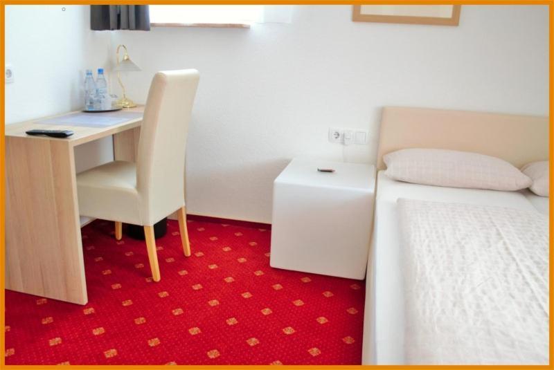 Hotel-Garni 'Zum Weinkrug' Sommerhausen Εξωτερικό φωτογραφία