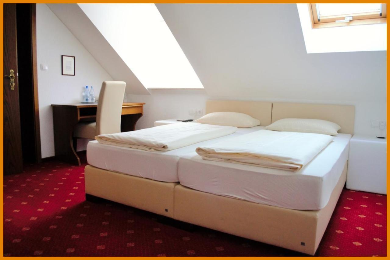 Hotel-Garni 'Zum Weinkrug' Sommerhausen Εξωτερικό φωτογραφία