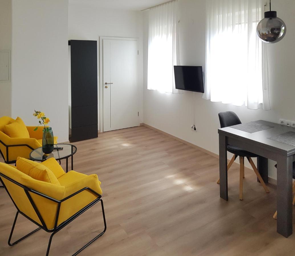 Hotel-Garni 'Zum Weinkrug' Sommerhausen Δωμάτιο φωτογραφία