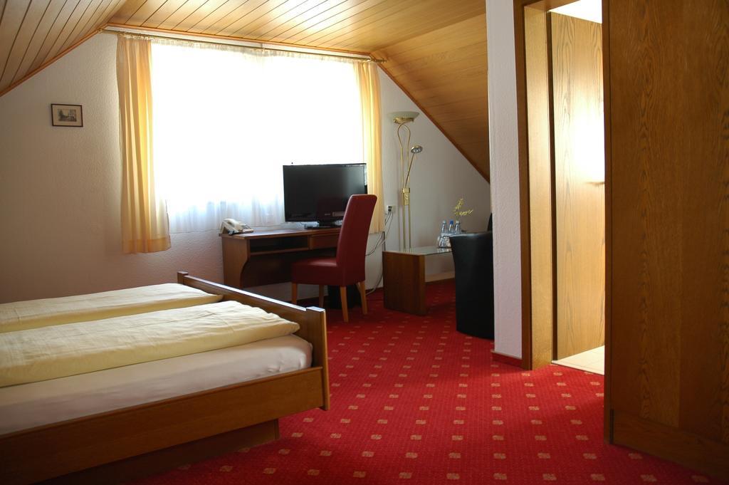 Hotel-Garni 'Zum Weinkrug' Sommerhausen Δωμάτιο φωτογραφία