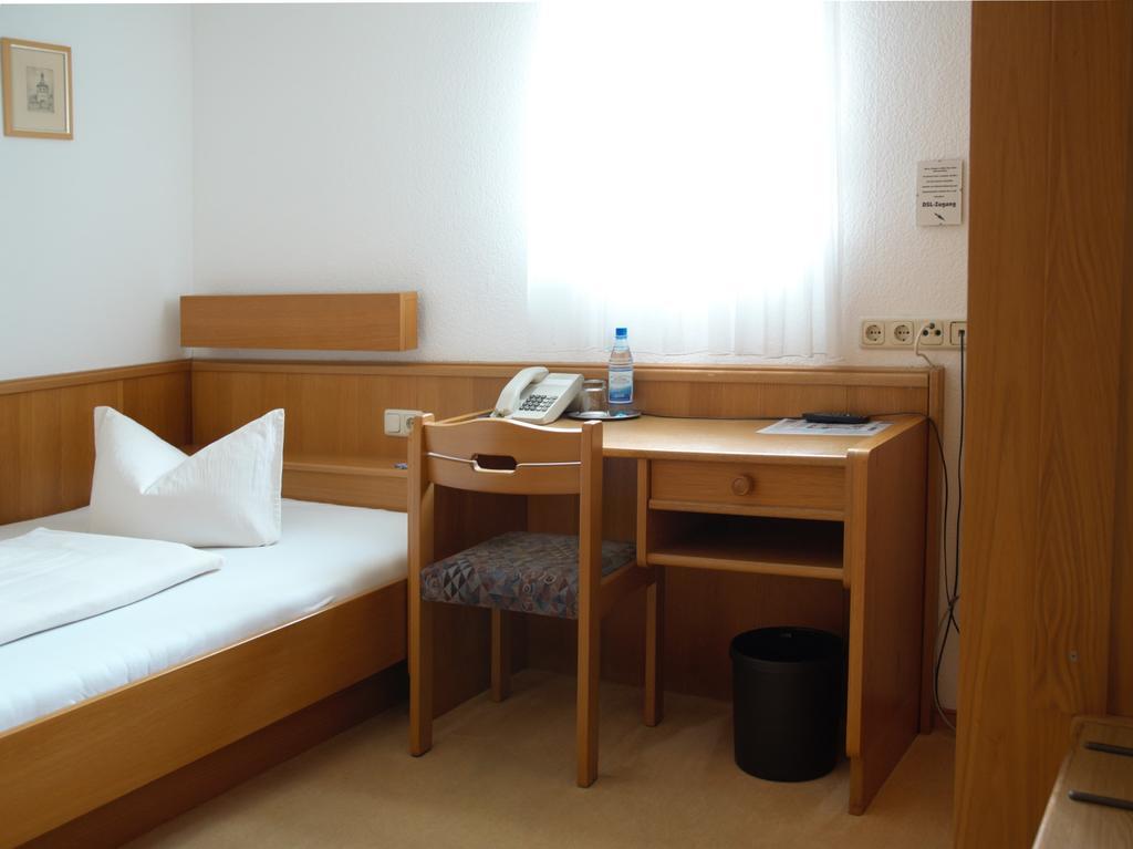 Hotel-Garni 'Zum Weinkrug' Sommerhausen Δωμάτιο φωτογραφία