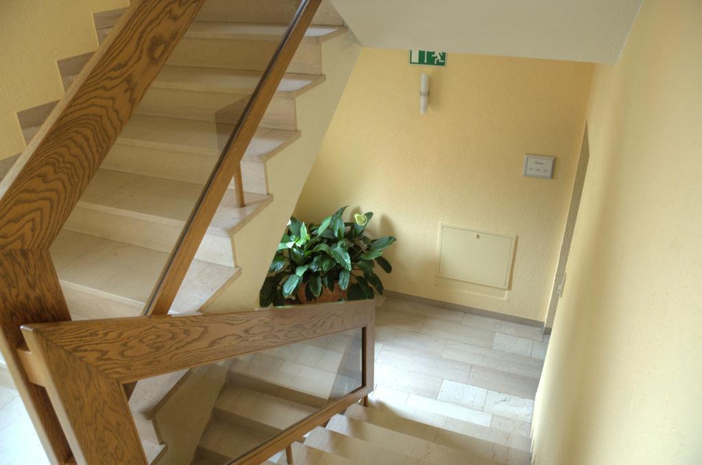 Hotel-Garni 'Zum Weinkrug' Sommerhausen Εξωτερικό φωτογραφία