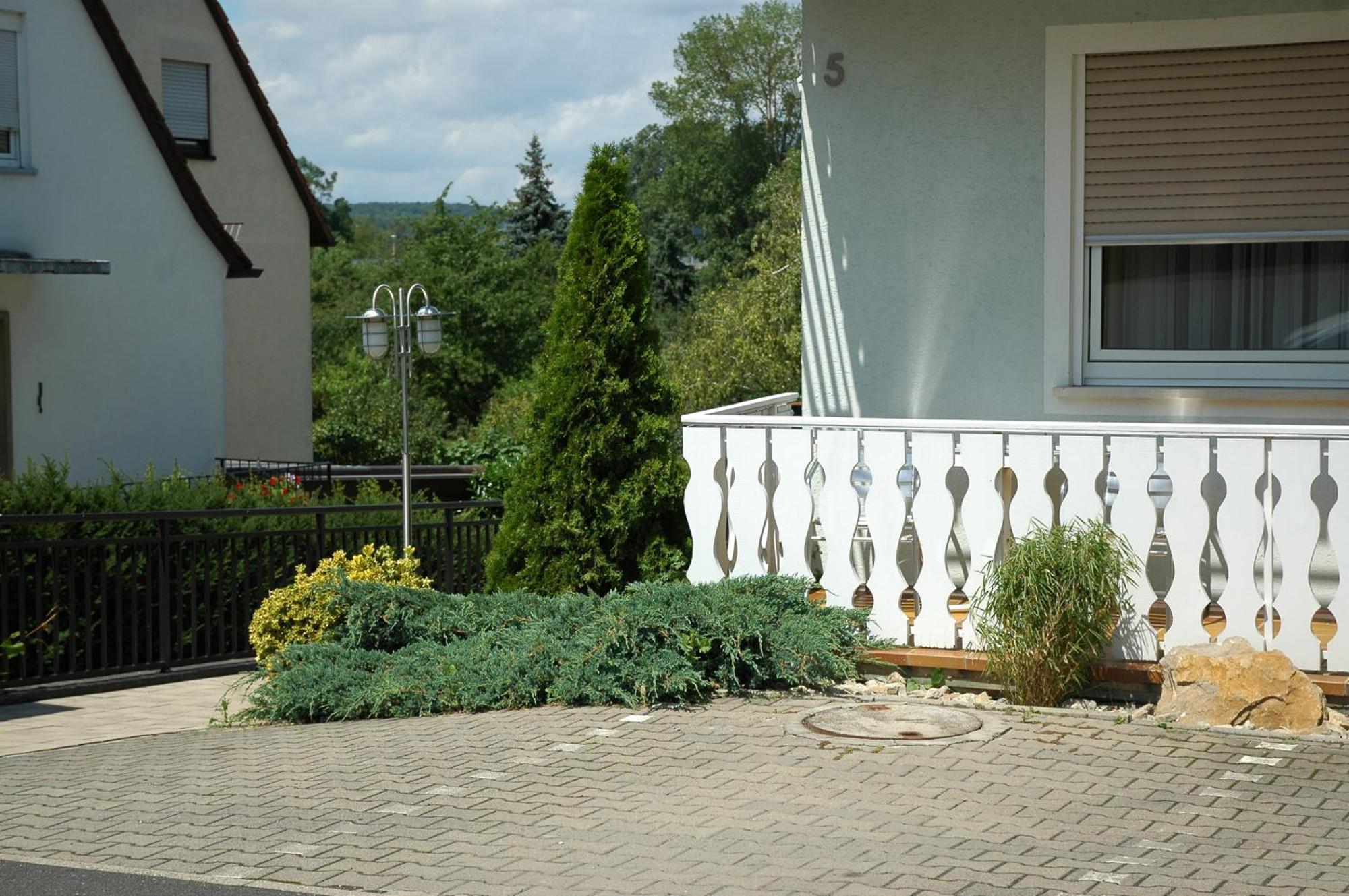 Hotel-Garni 'Zum Weinkrug' Sommerhausen Εξωτερικό φωτογραφία