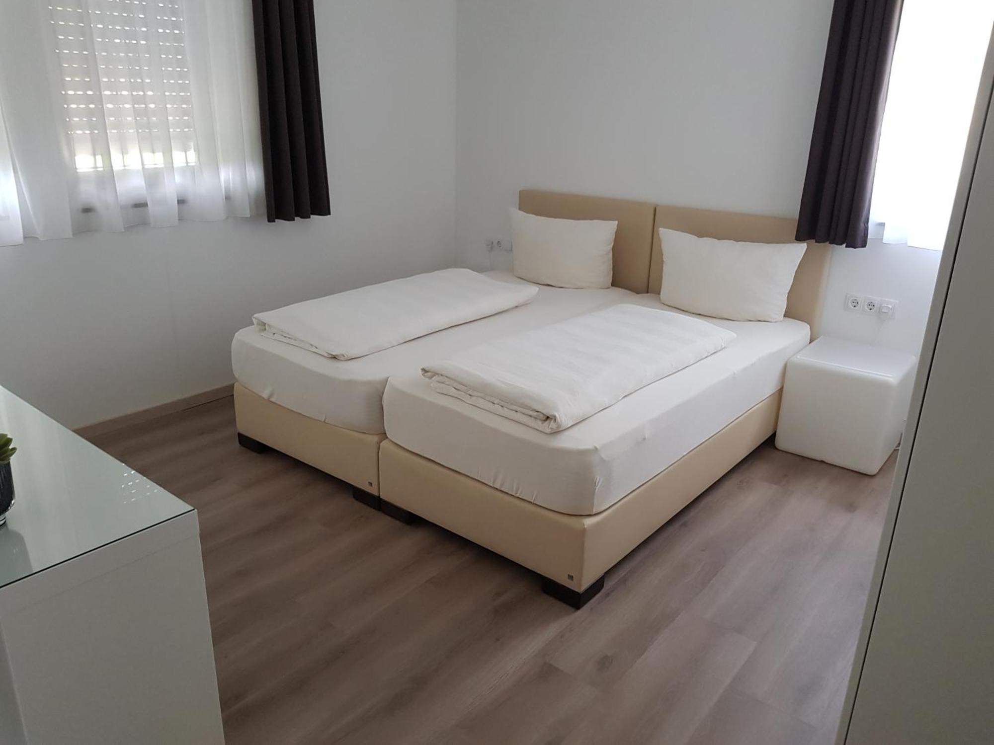 Hotel-Garni 'Zum Weinkrug' Sommerhausen Δωμάτιο φωτογραφία